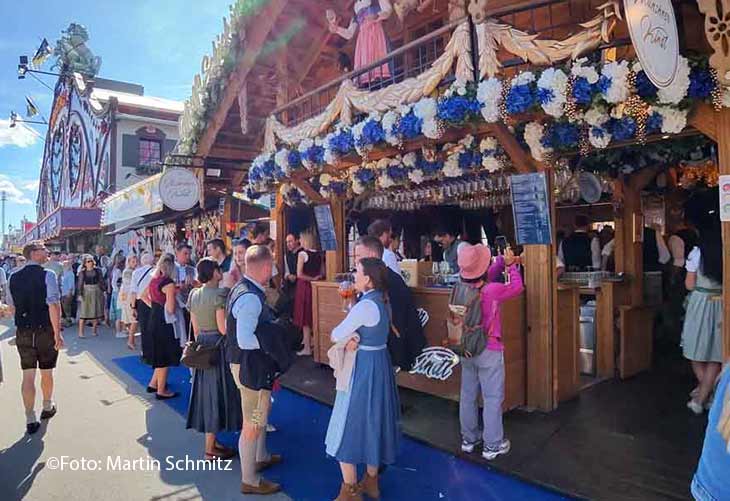 Zum M&uuml;nchner Kindl - Wein, Sekt & Co. in der Wirtsbudenstra&szlig;e neben dem Marstall Festzelt (&copy;Foto: Martin Schmitz)